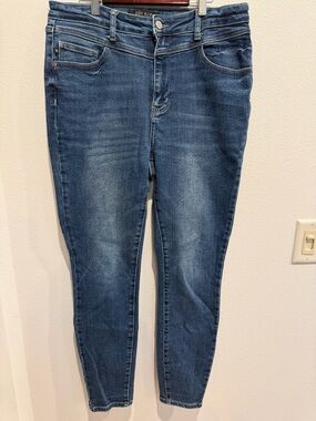 Judy Blue Medium Blue High-Rise Skinny Jeans